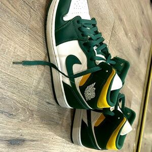 Green/yellow jordan 1s comfortable affordable adorable men size 9.5 brand new